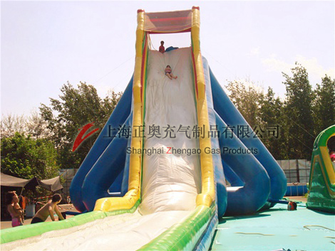 湖北鄂州移動(dòng)水上樂園案例